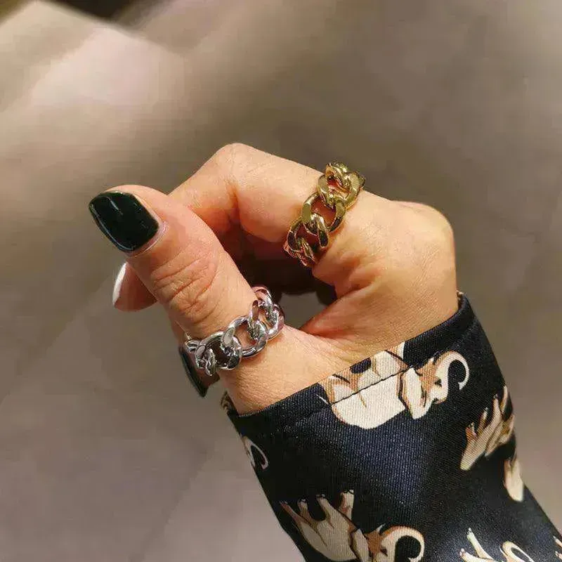 Fashionable with unique chain design ring