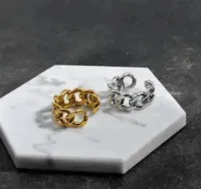 Fashionable with unique chain design ring