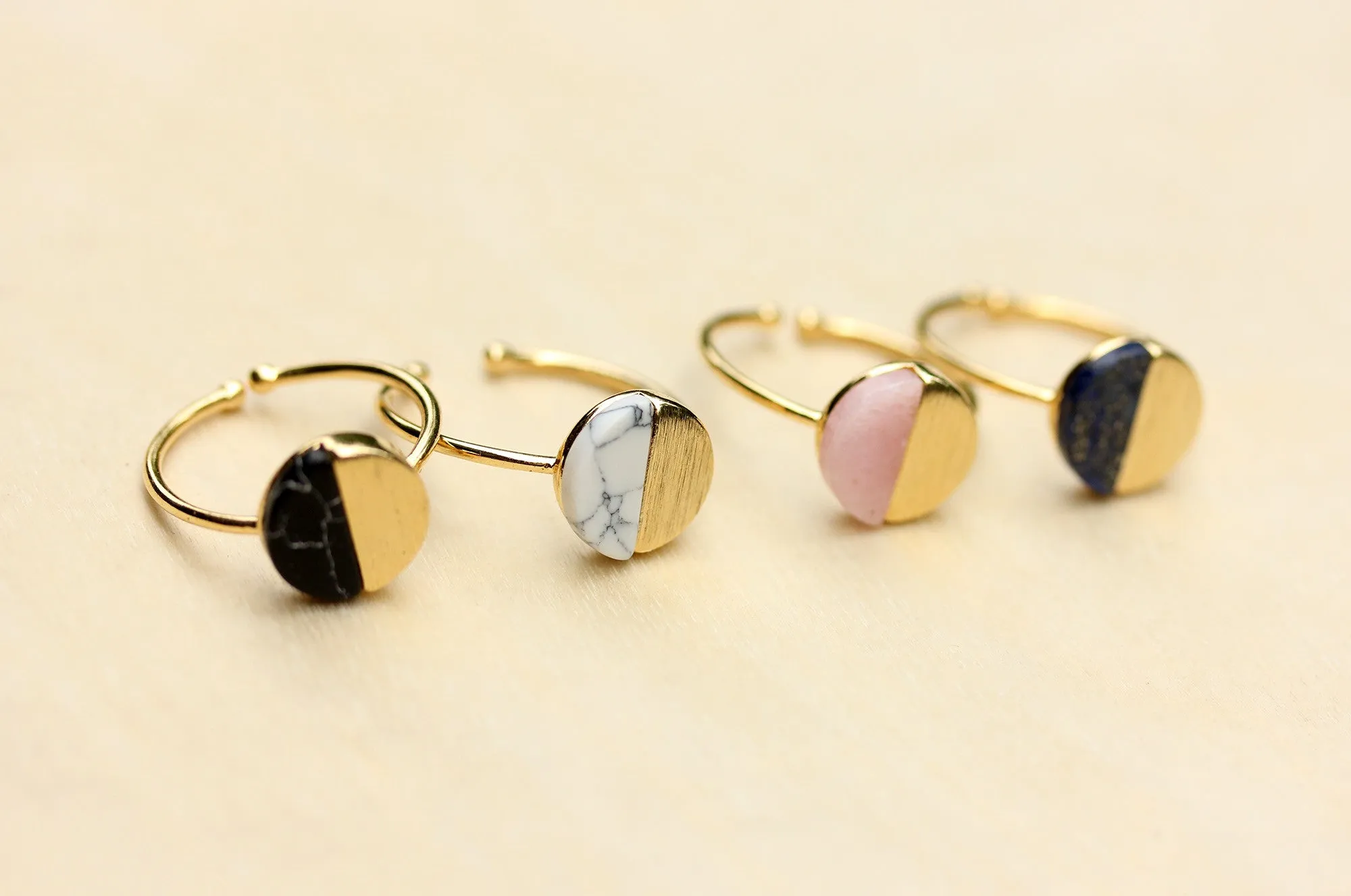 Gemstone Split Ring Round
