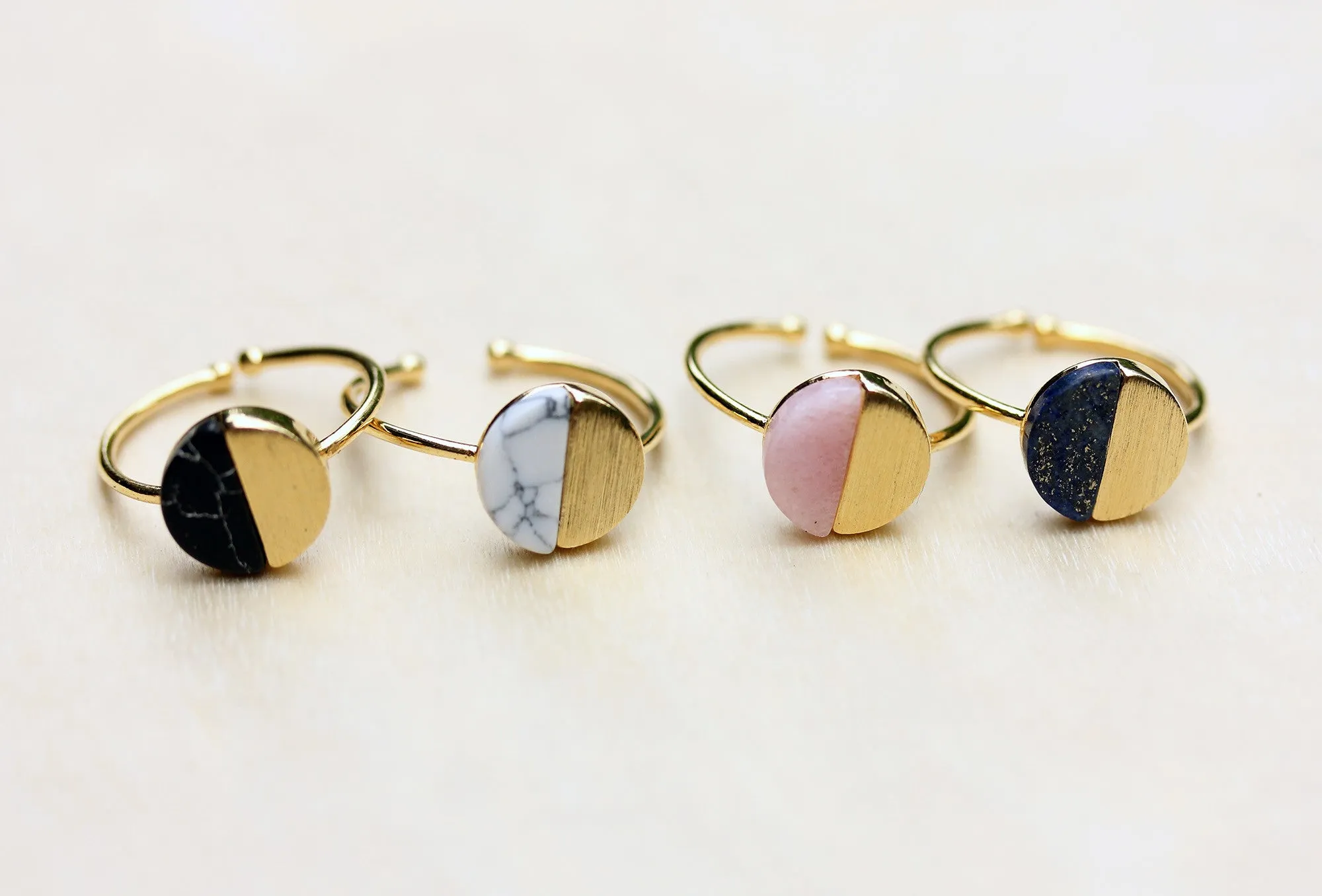 Gemstone Split Ring Round
