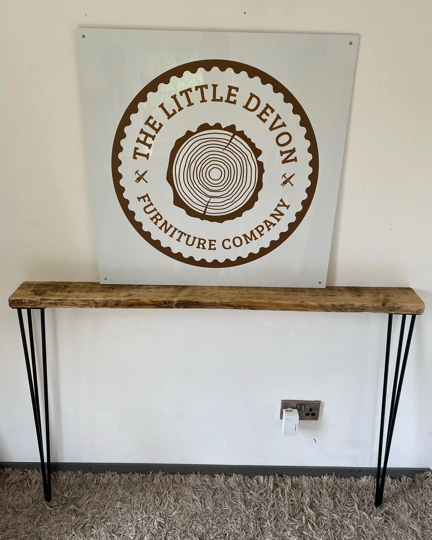 Radiator shelf with hairpin legs