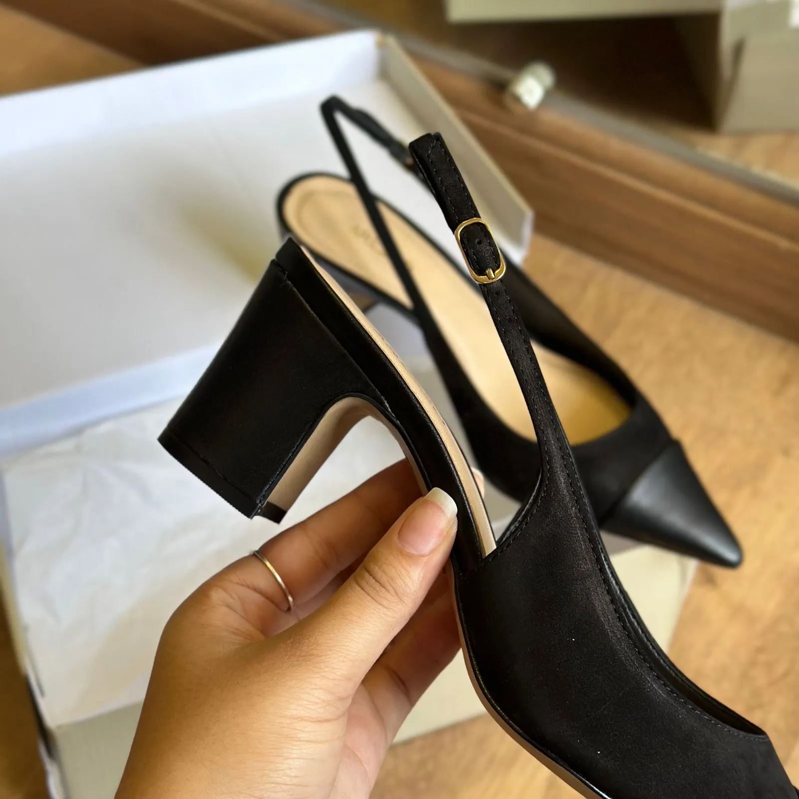 Scarpin Arezzo Couro Slingback Cap Toe A133640001