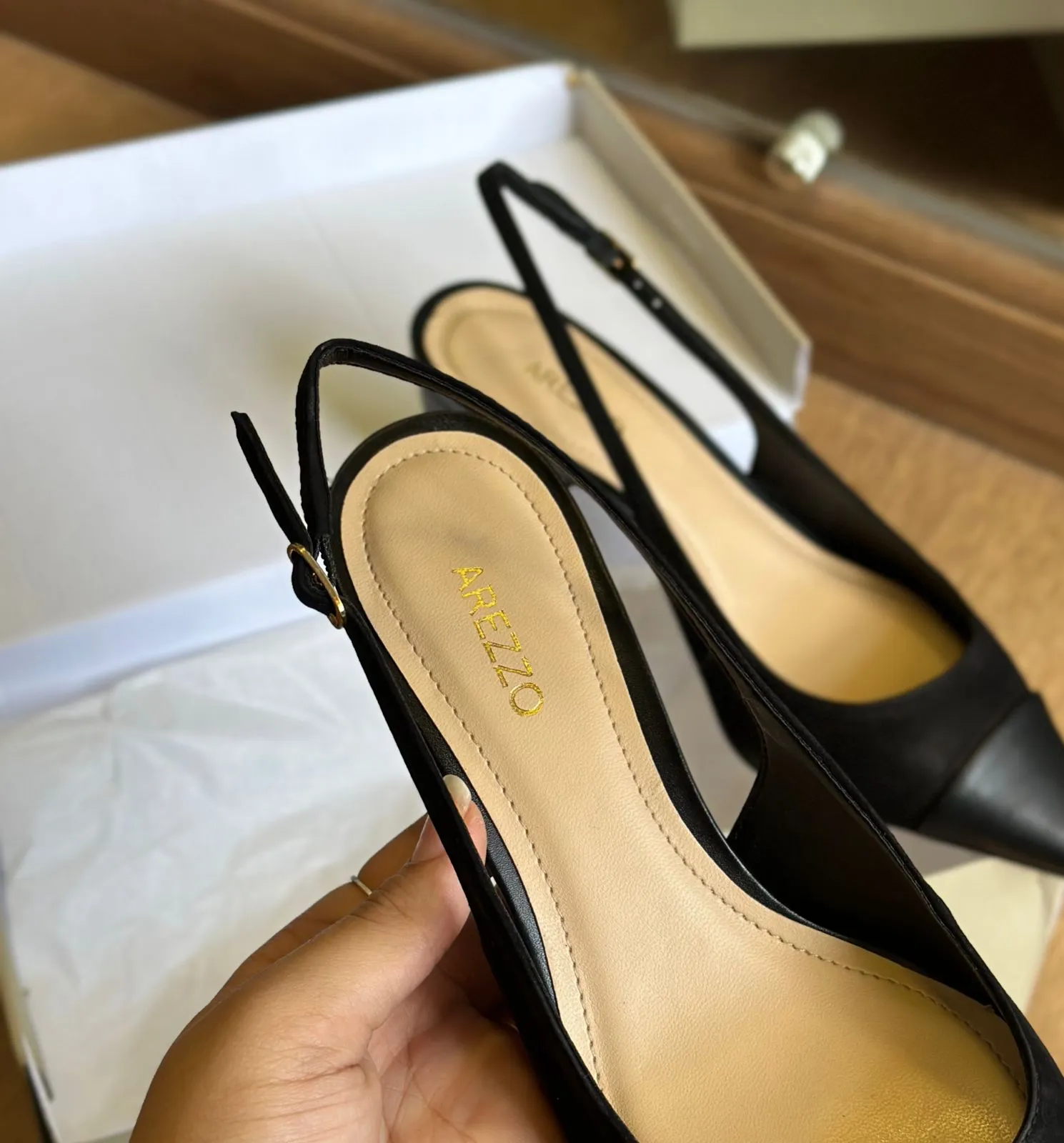 Scarpin Arezzo Couro Slingback Cap Toe A133640001