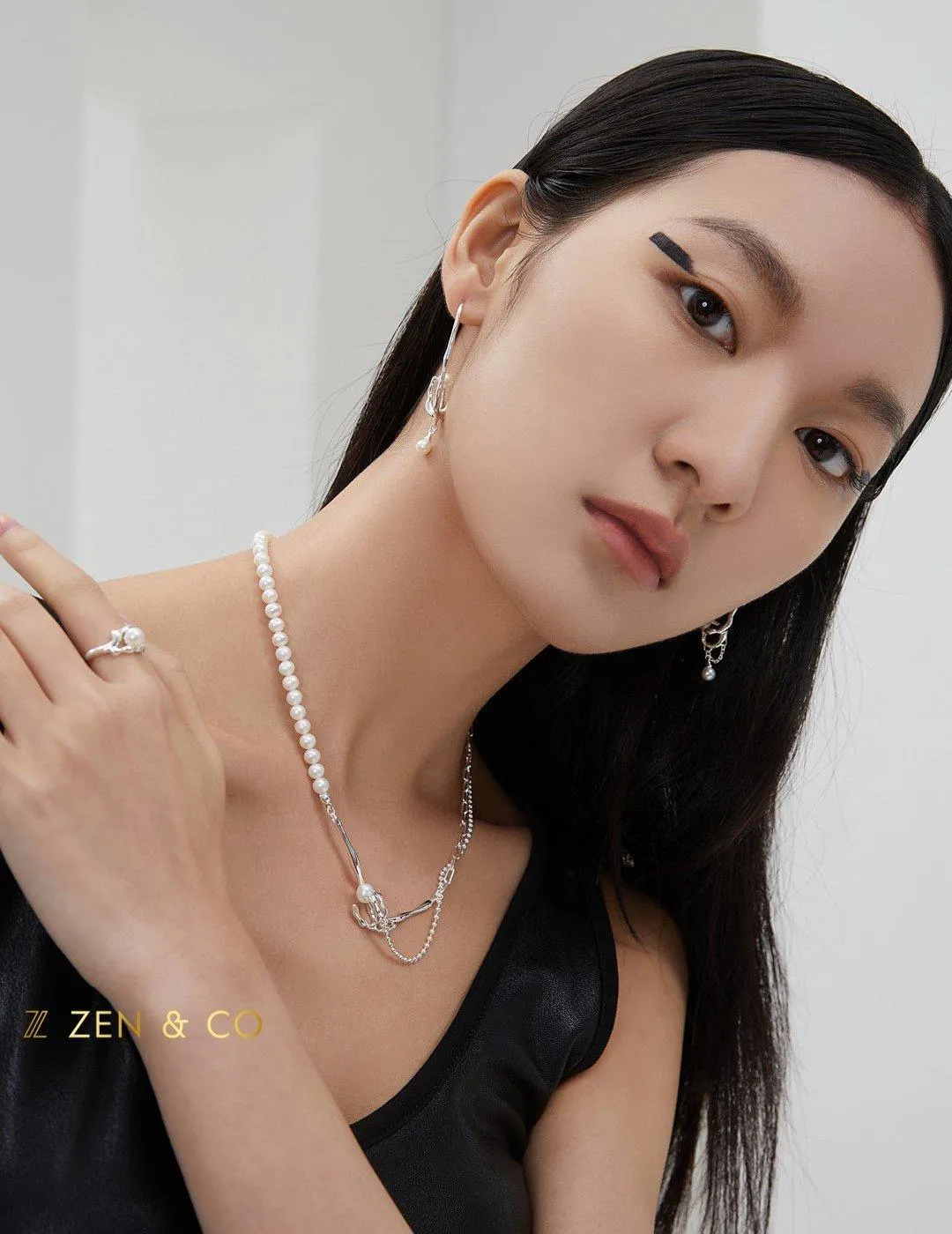 SKYE Asymmetrical pearl necklace