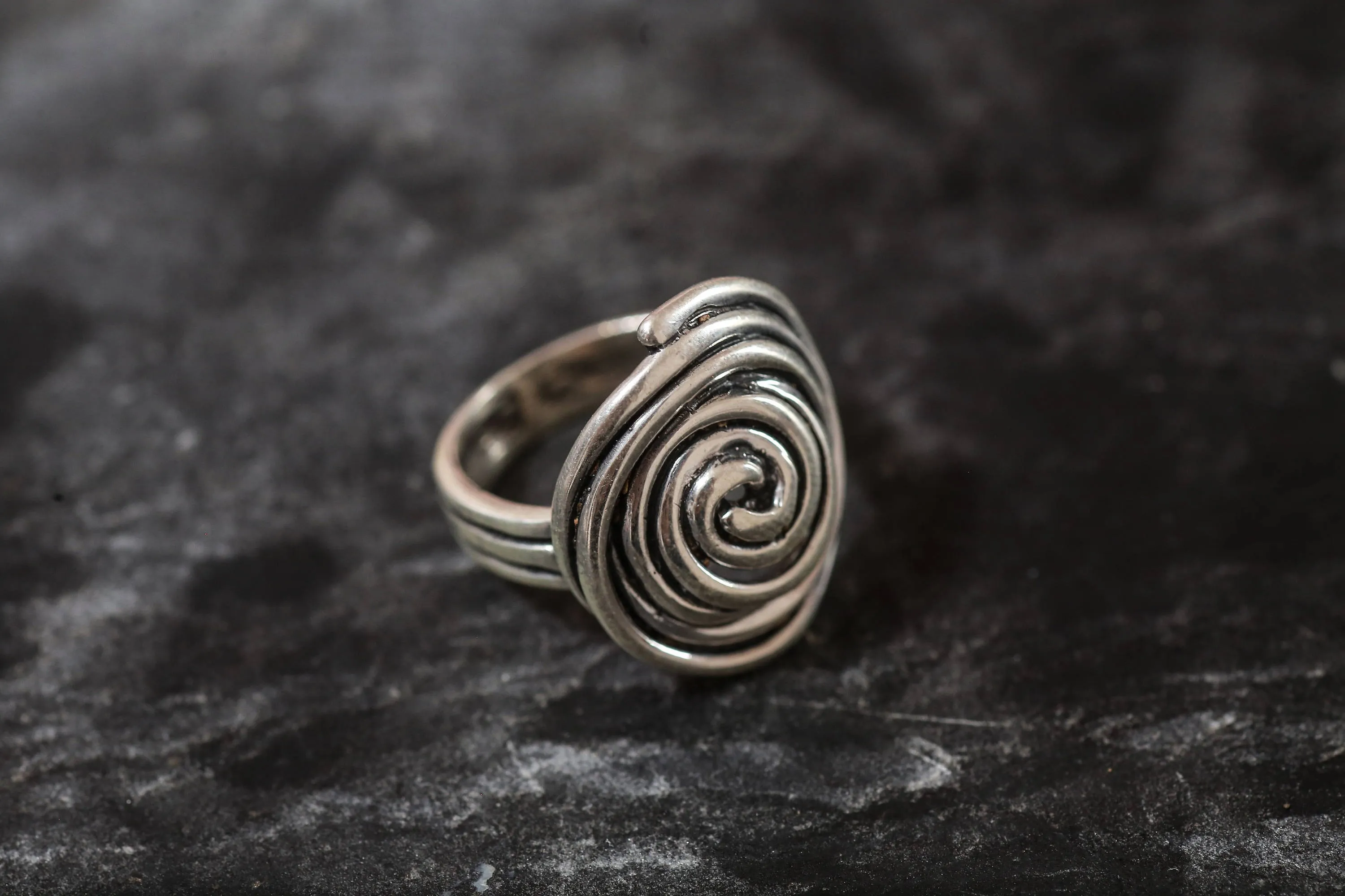 Swirl Silver Ring - Round Artistic Ring - Spiral Statement Band