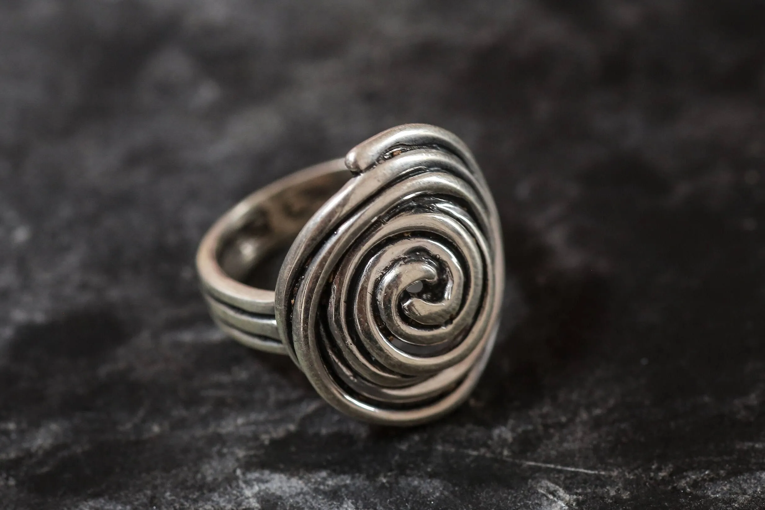 Swirl Silver Ring - Round Artistic Ring - Spiral Statement Band