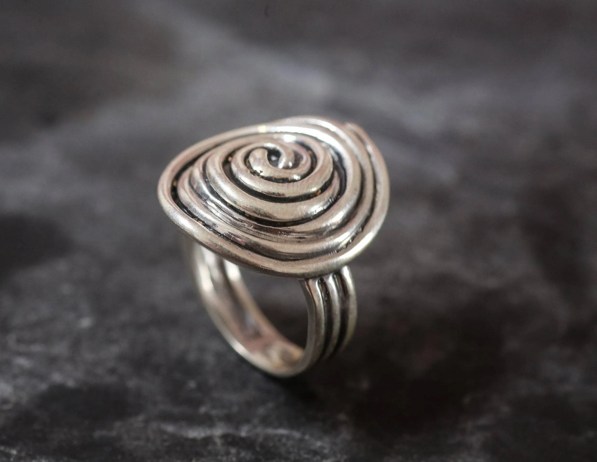 Swirl Silver Ring - Round Artistic Ring - Spiral Statement Band