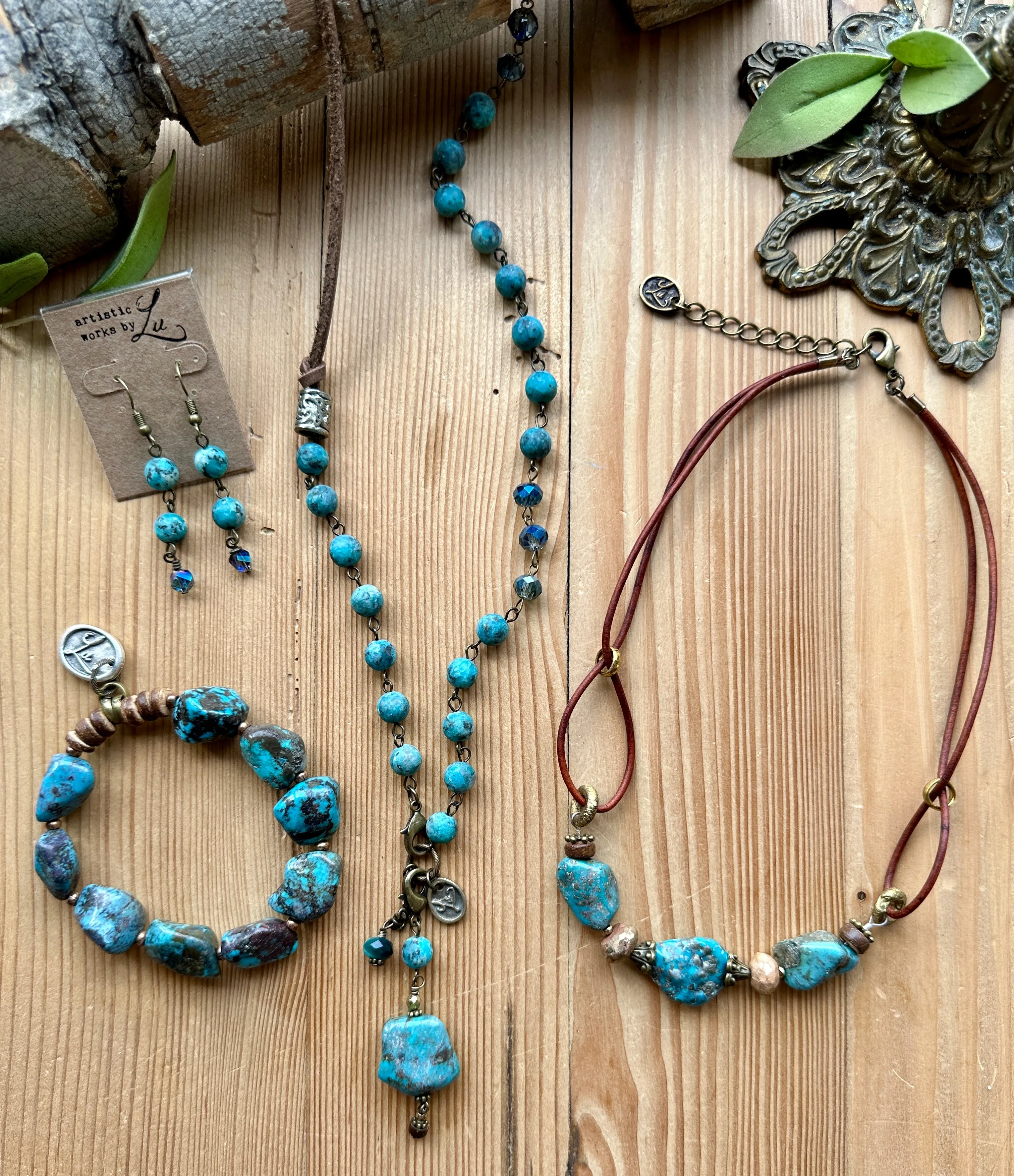 Tempting Turquoise Short Necklace