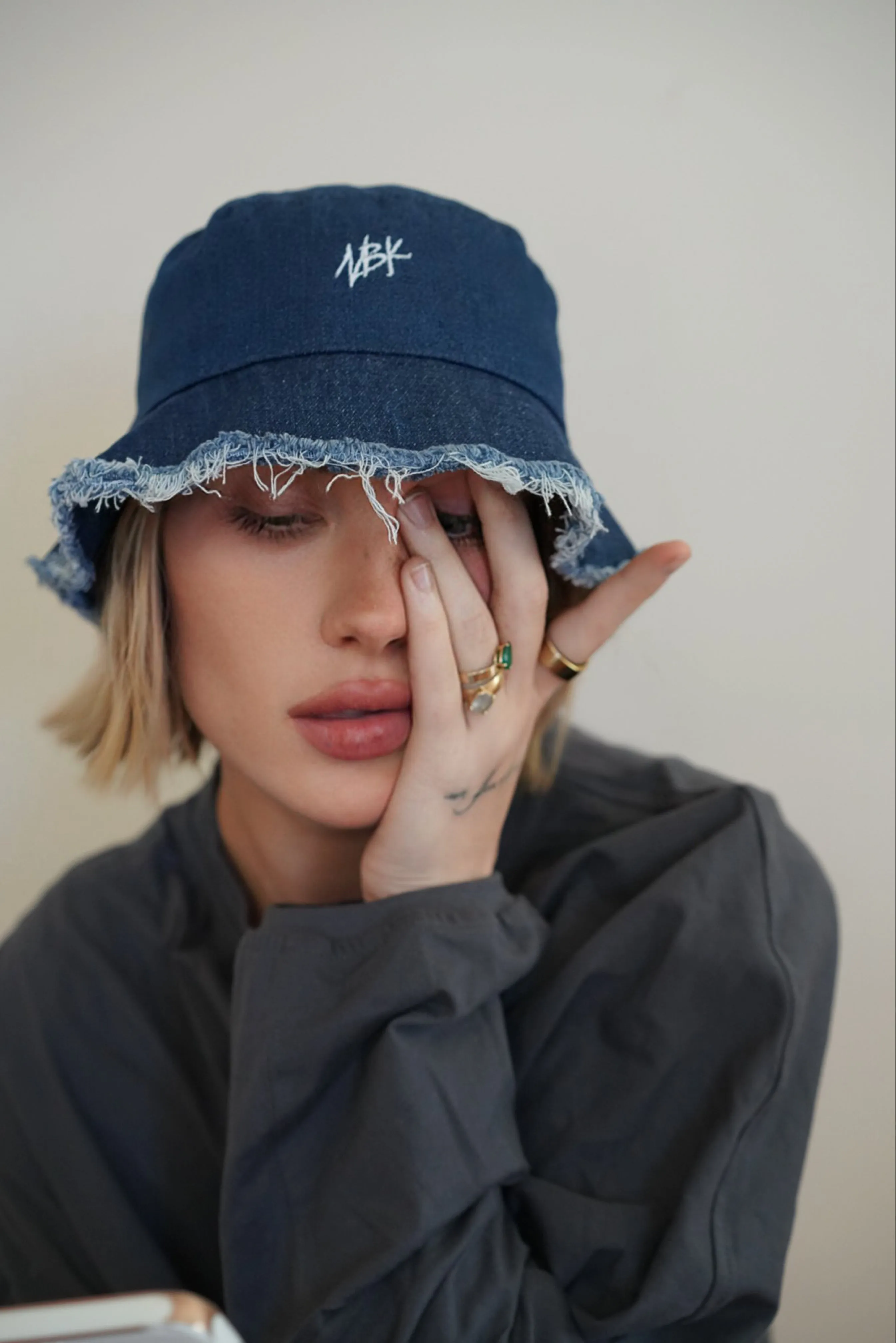 THE 90s DENIM BUCKET HAT