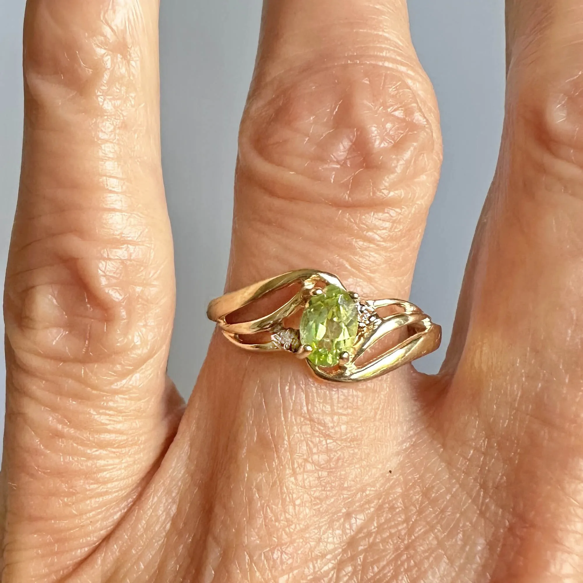 Vintage 10K Gold Bypass Diamond Peridot Ring