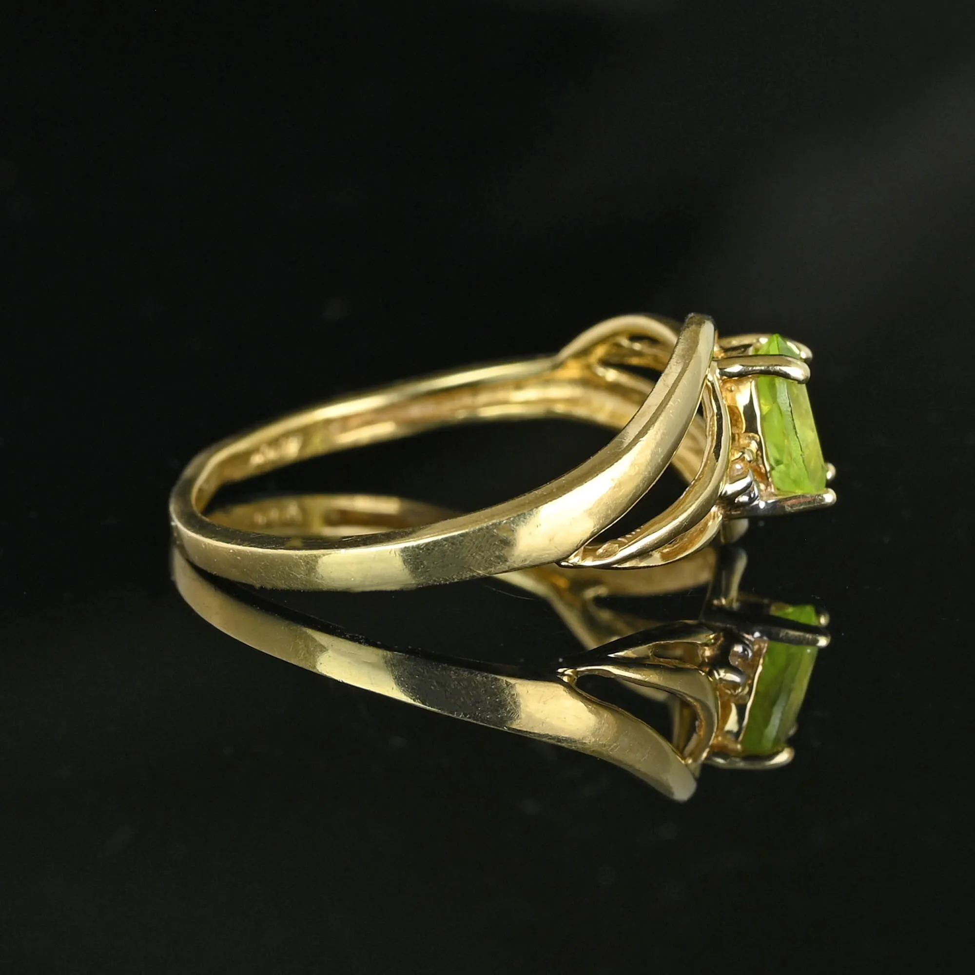 Vintage 10K Gold Bypass Diamond Peridot Ring
