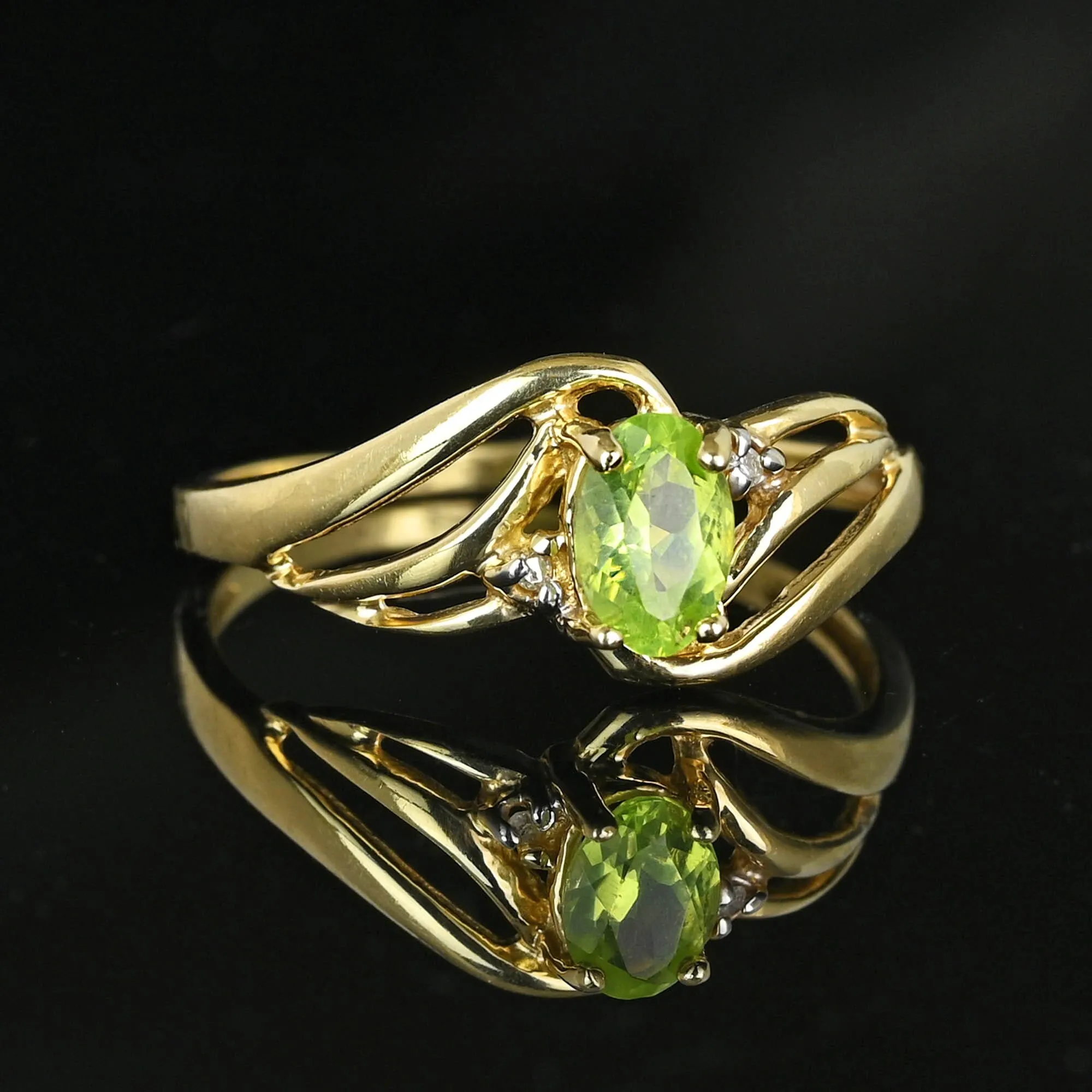 Vintage 10K Gold Bypass Diamond Peridot Ring