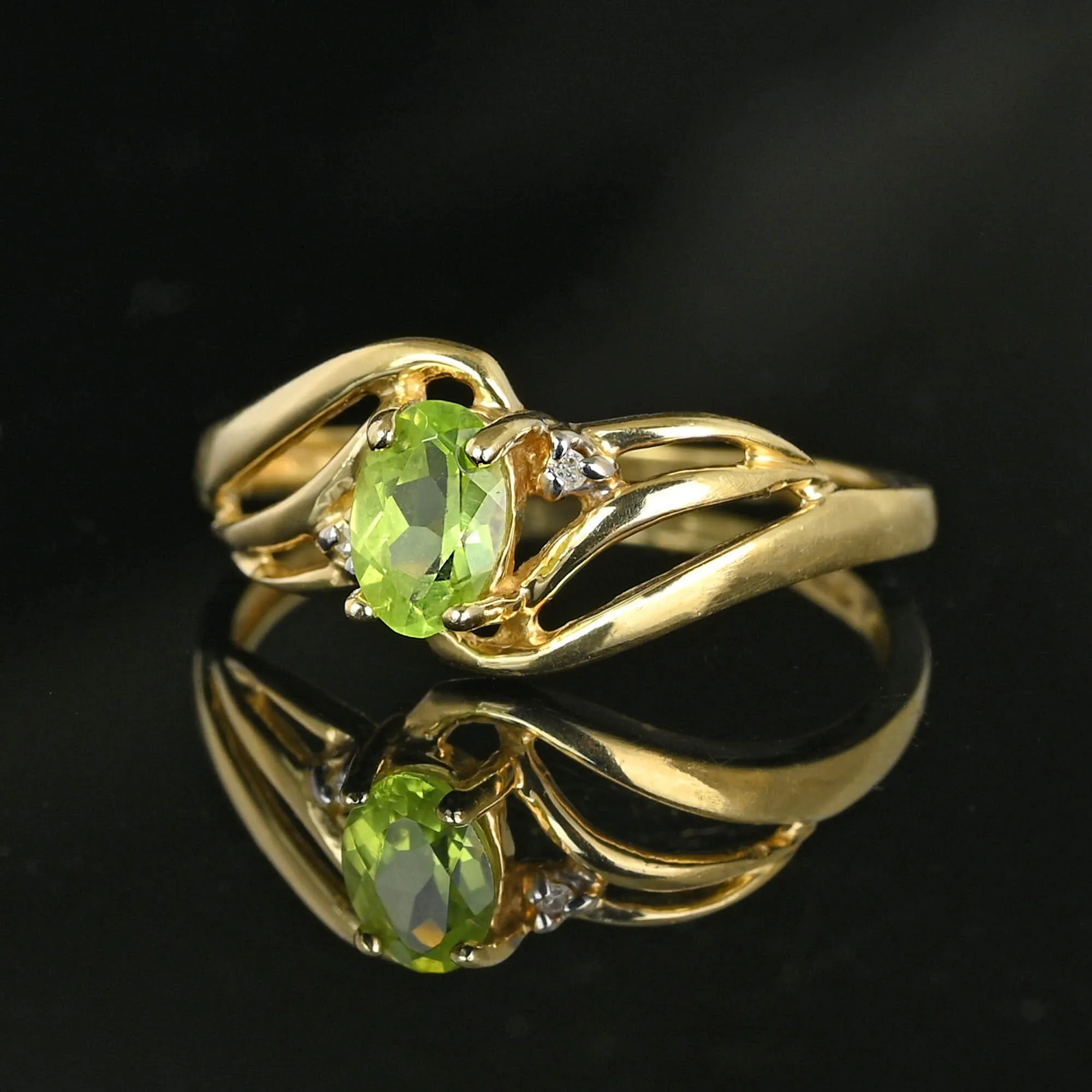 Vintage 10K Gold Bypass Diamond Peridot Ring